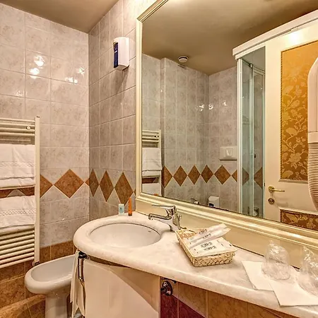 ドリームホテル 4*